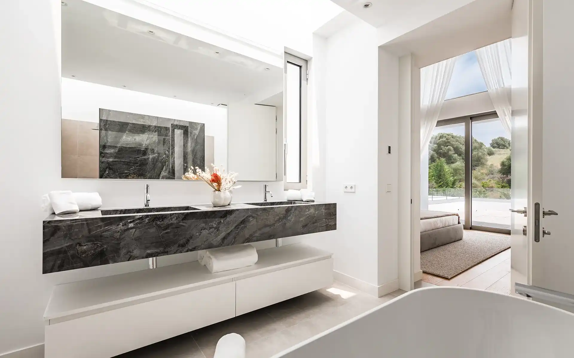 Moderne designvilla in El Paraíso op de New Golden Mile van Marbella foto 14