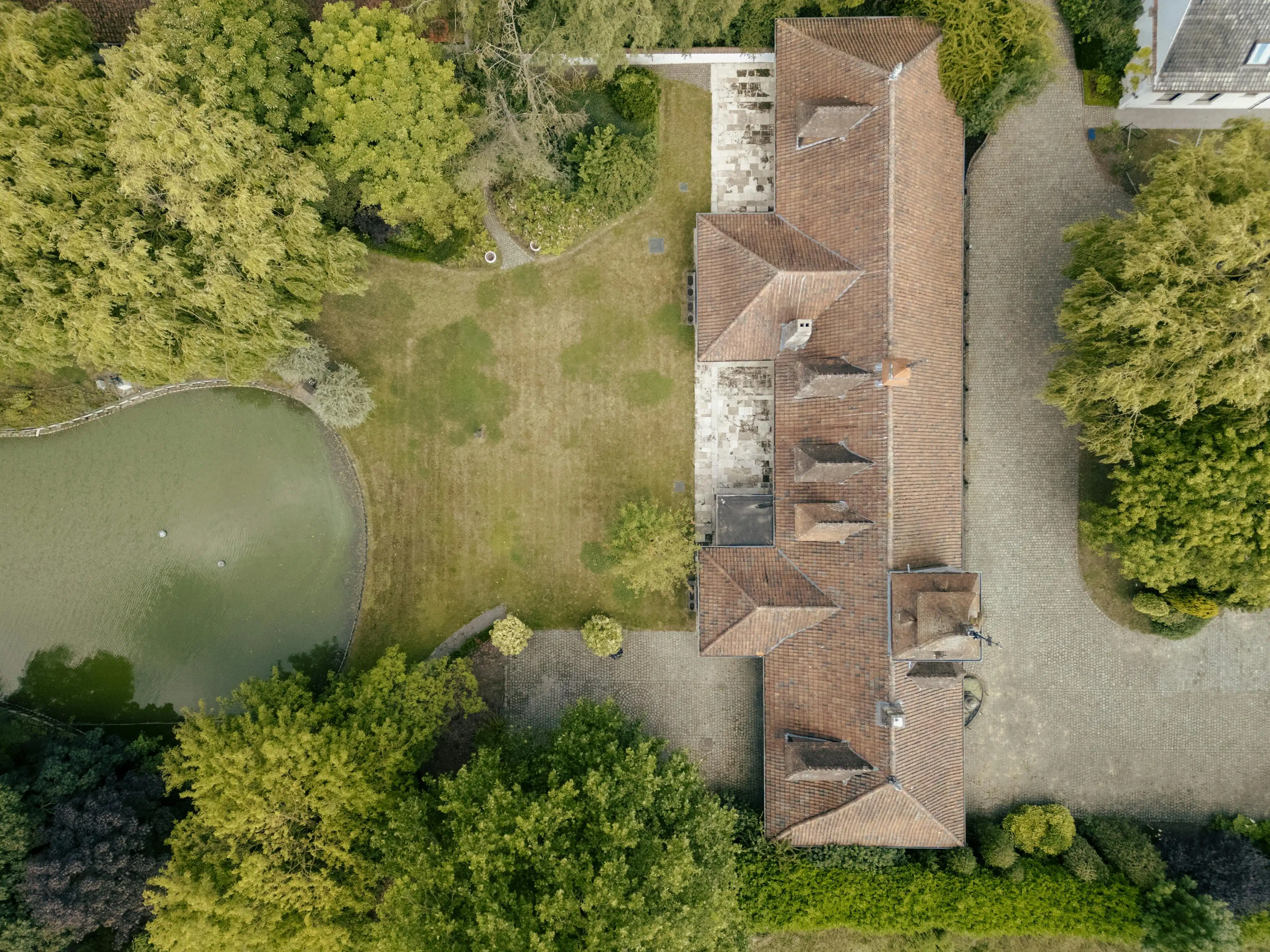 Unieke villa met vijver te koop aan de rand van Roeselare foto 19