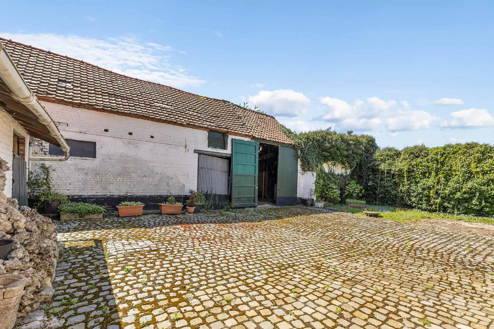 Ruime te renoveren woning met loods en bouwgrond foto 24