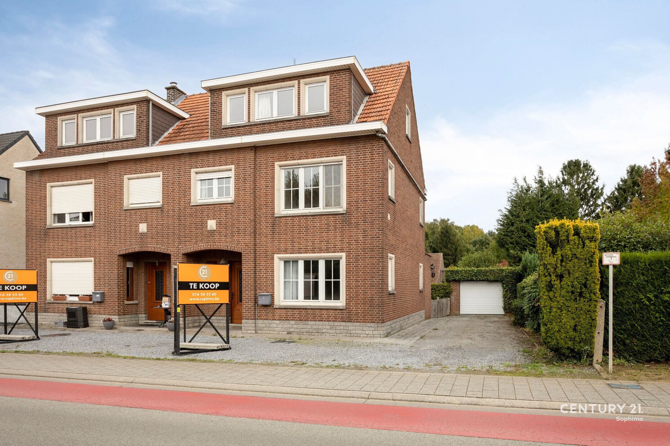Halfopen bebouwing op perceel van 11a95