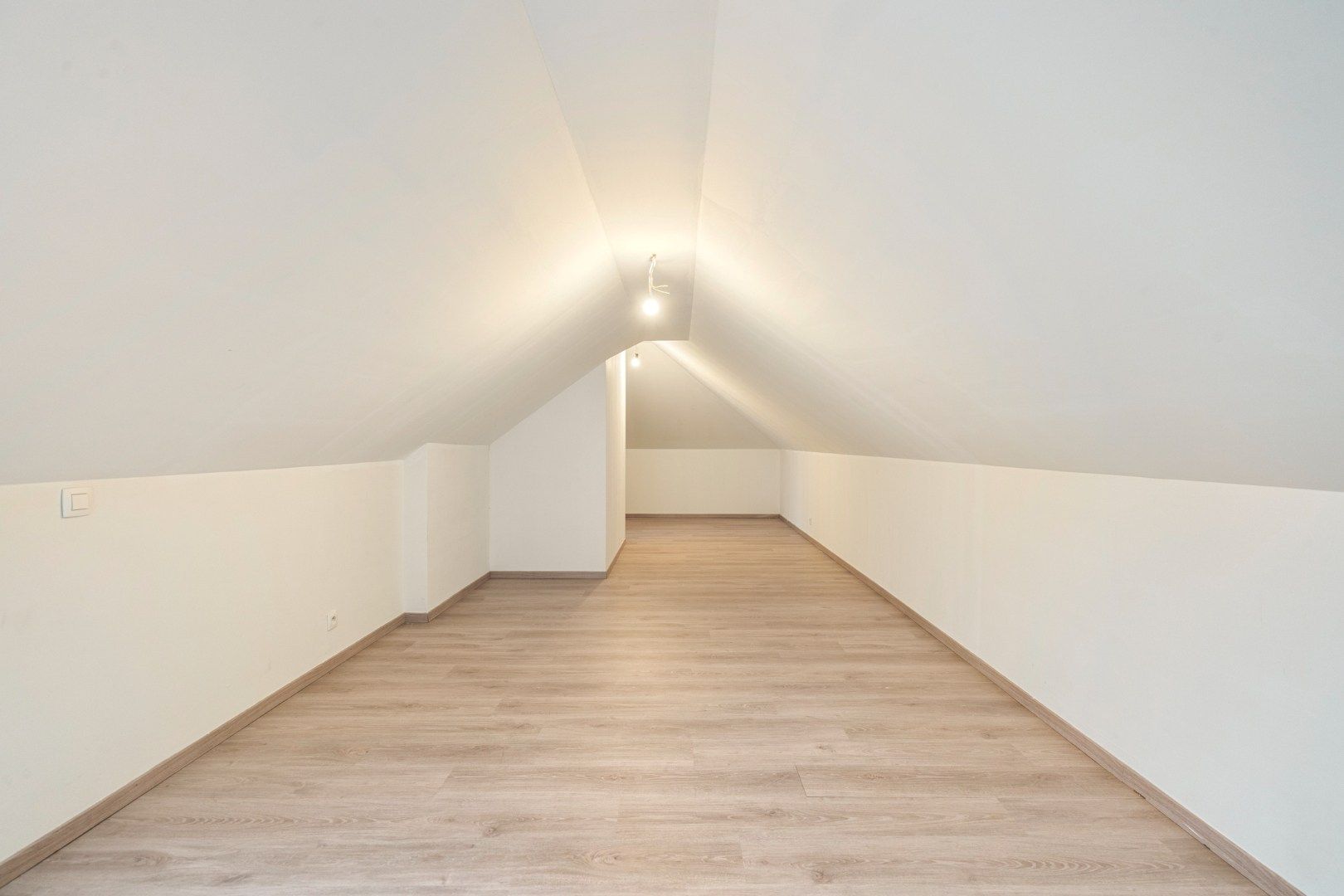 Zeer degelijke villa op 947 m² in het centrum van Rekkem! foto 11