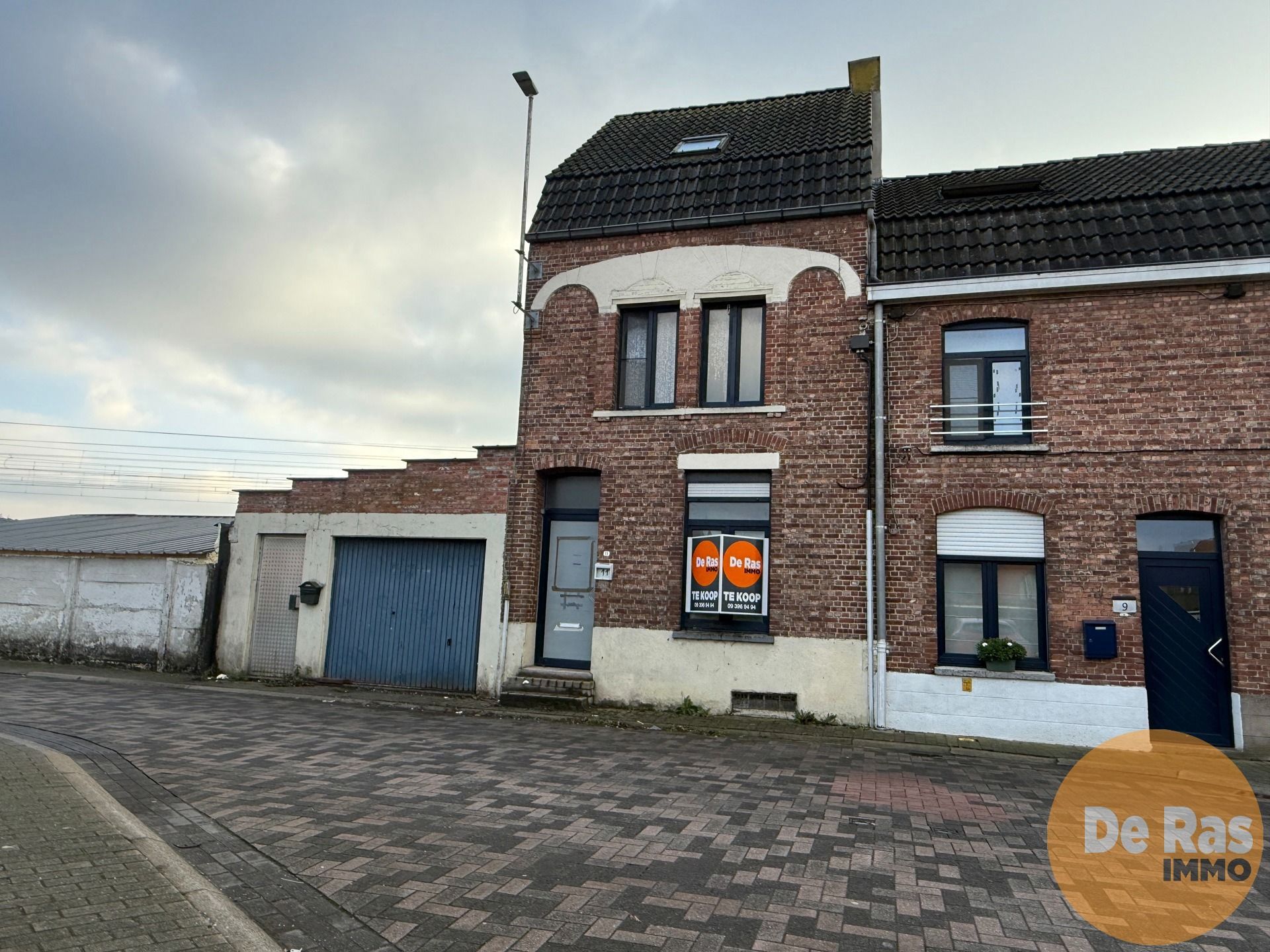 Hoofdfoto van de publicatie: SCHELLEBELLE - Authentieke woning met ruime garage