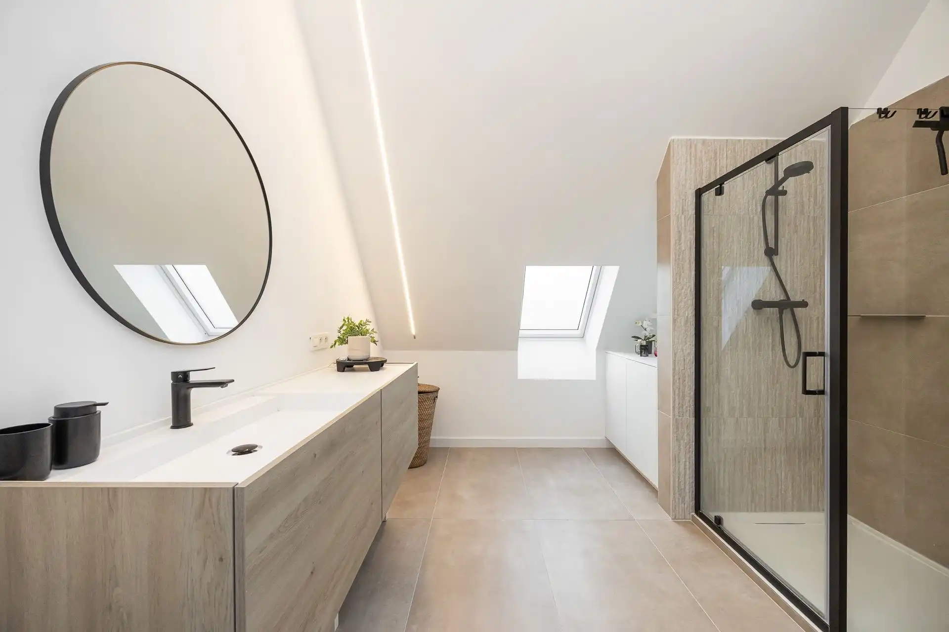 Sterk opgewaardeerde Apothekerswoning met 4 slaapkamers foto 18