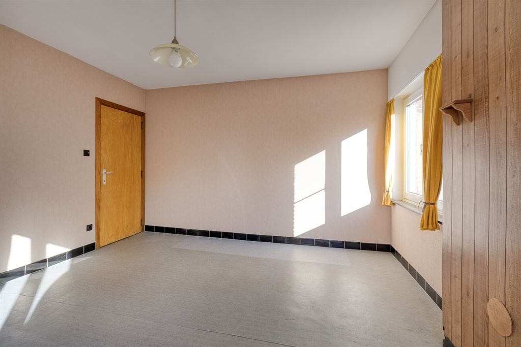 Knappe, te renoveren, woning op een gunstige locatie te Aarschot!  foto 14
