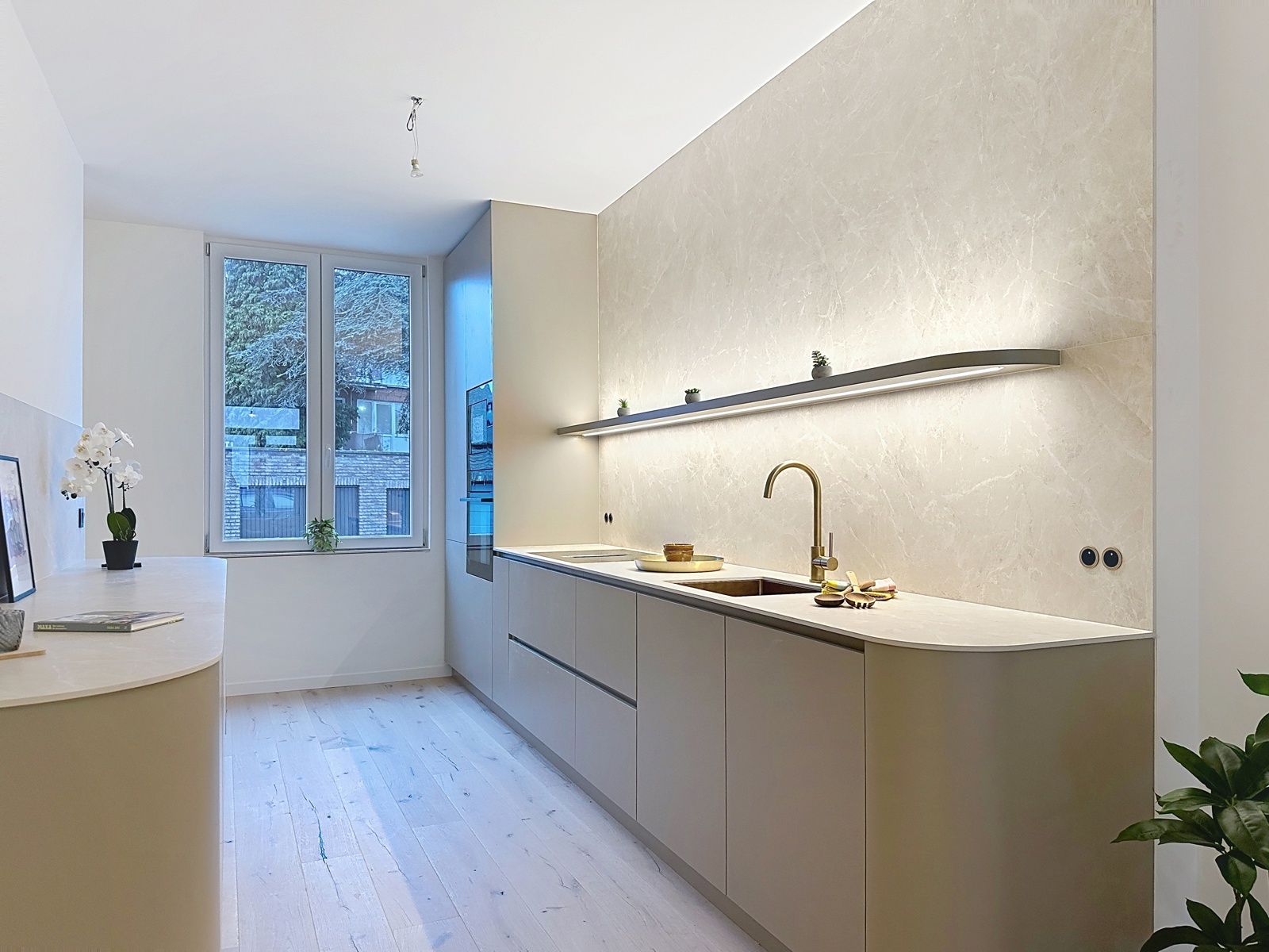 Stijlvol gerenoveerde arbeiderswoning met moderne allure foto 14