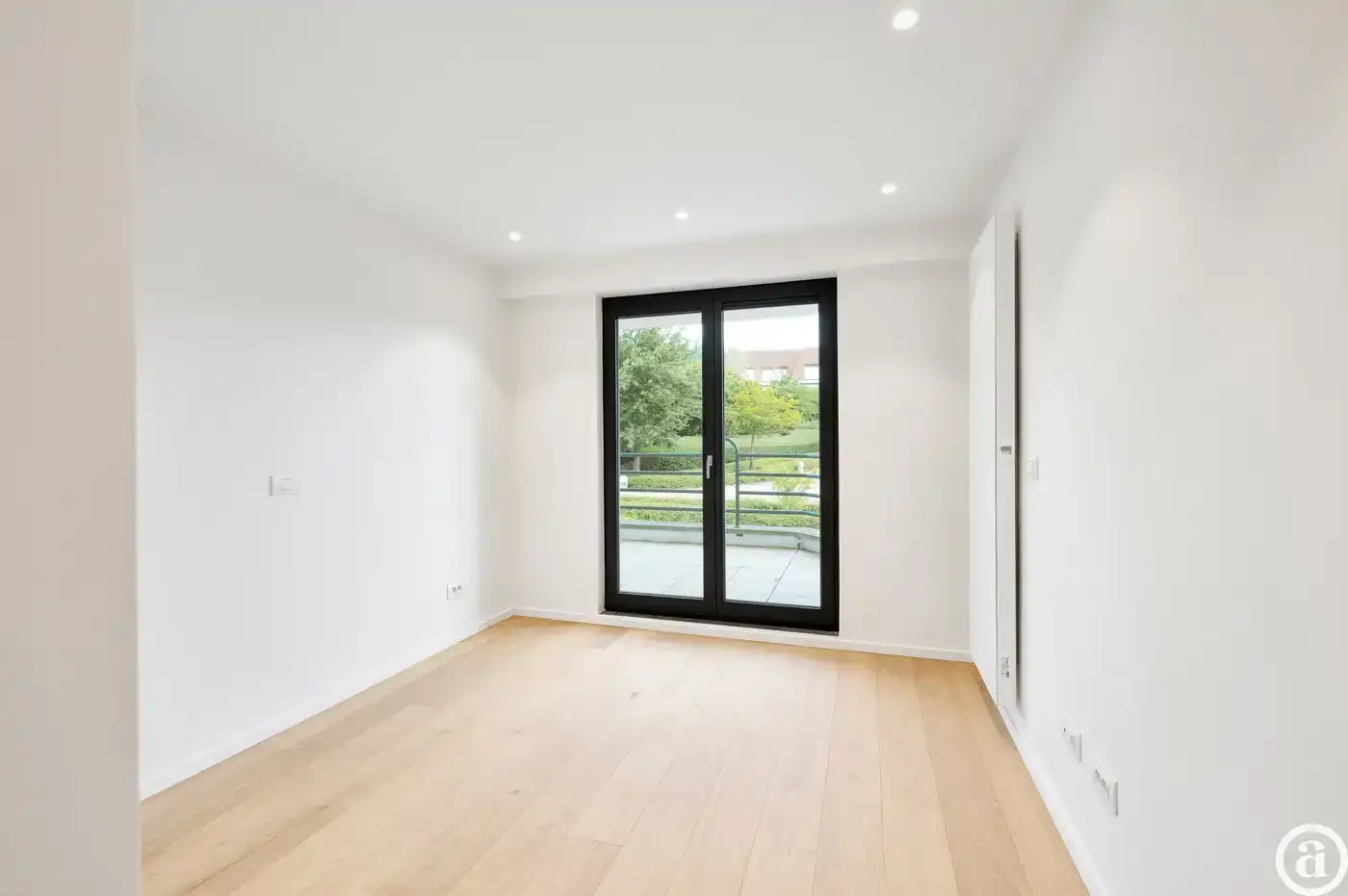 Zonovergoten tuin appartement met groot terras en prachtige tuin gelegen in het exclusieve domein Tennis Gardens. foto 25