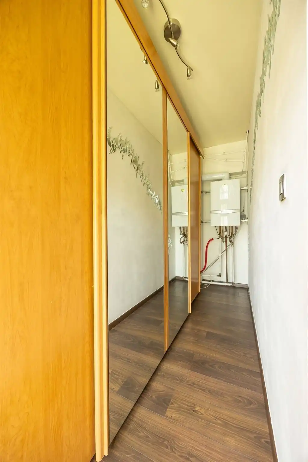 Ruime gezinswoning met groene stadskoer foto 15