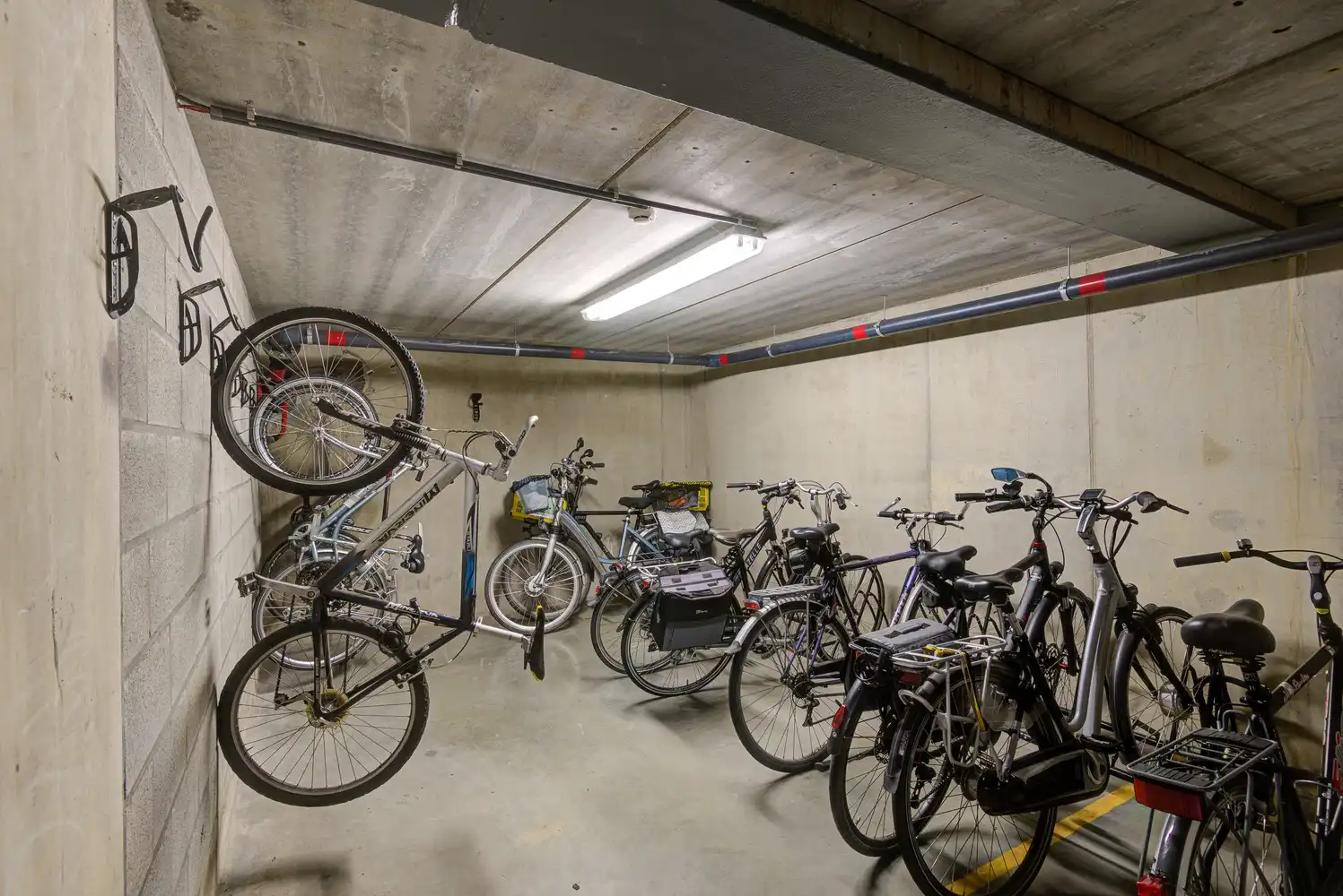 INSTAPKLAAR APPARTEMENT MET 2 SLAAPKAMERS EN AUTOTAANPLAATS NABIJ HET CENTRUM VAN BILZEN foto 19