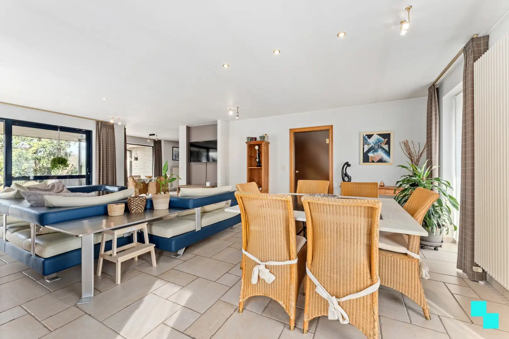 Ruime woning met loods in groene omgeving - Oekene foto 8