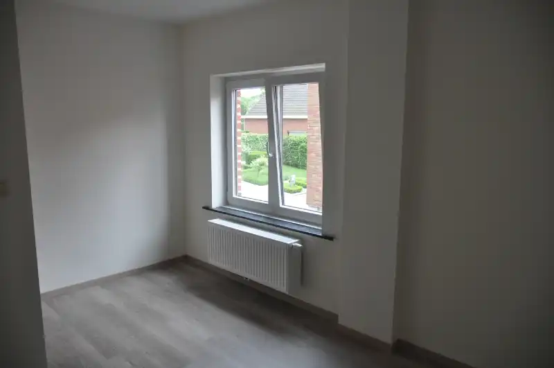 Volledig gerenoveerde woning met 3 slaapkamers en ruime privé-tuin. foto 9