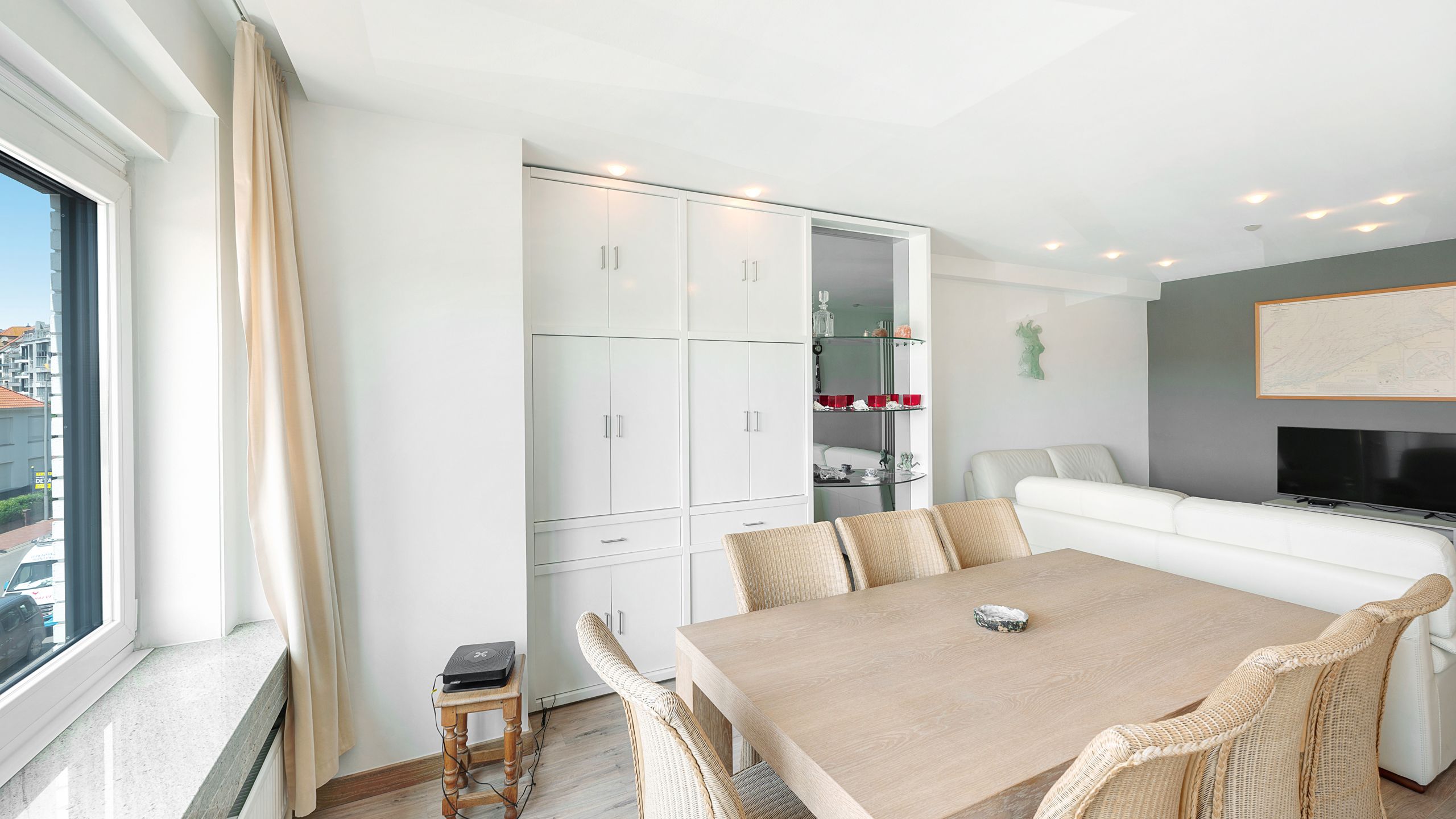 Ruim 3-slpk appartement met vrij uitzicht op de Koningslaan  foto 4