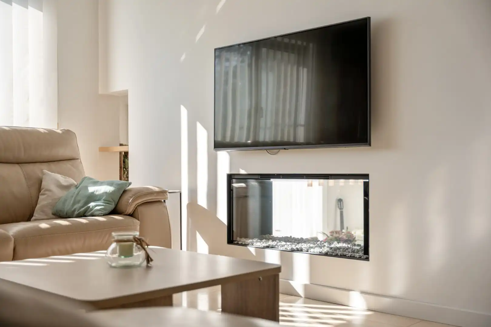 Zeer ruime, goed afgewerkte woning met diverse mogelijkheden nabij het centrum van Maaseik! foto 17