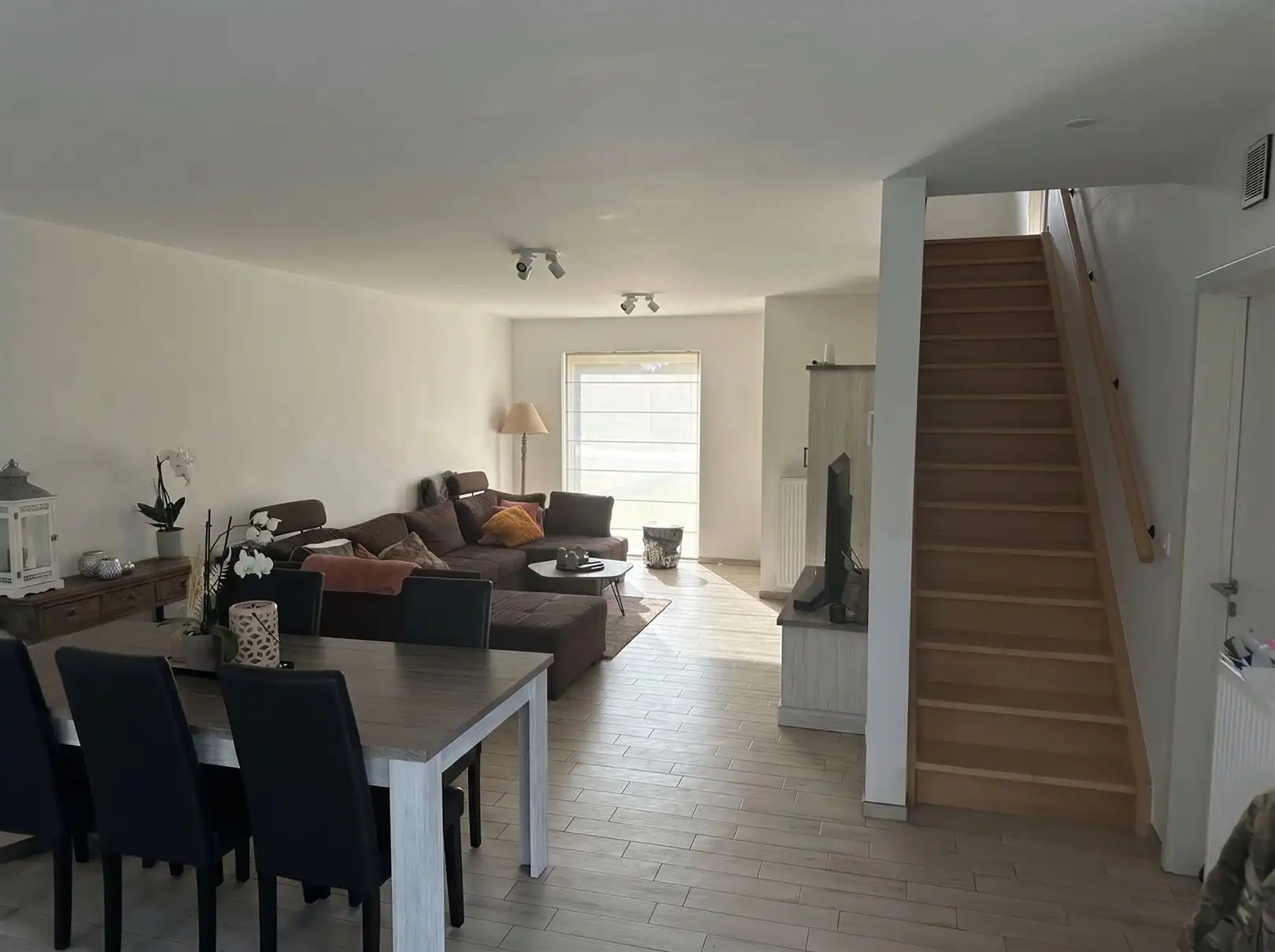 Instapklare woning TE HUUR  met vlotte bereikbaarheid. foto 4