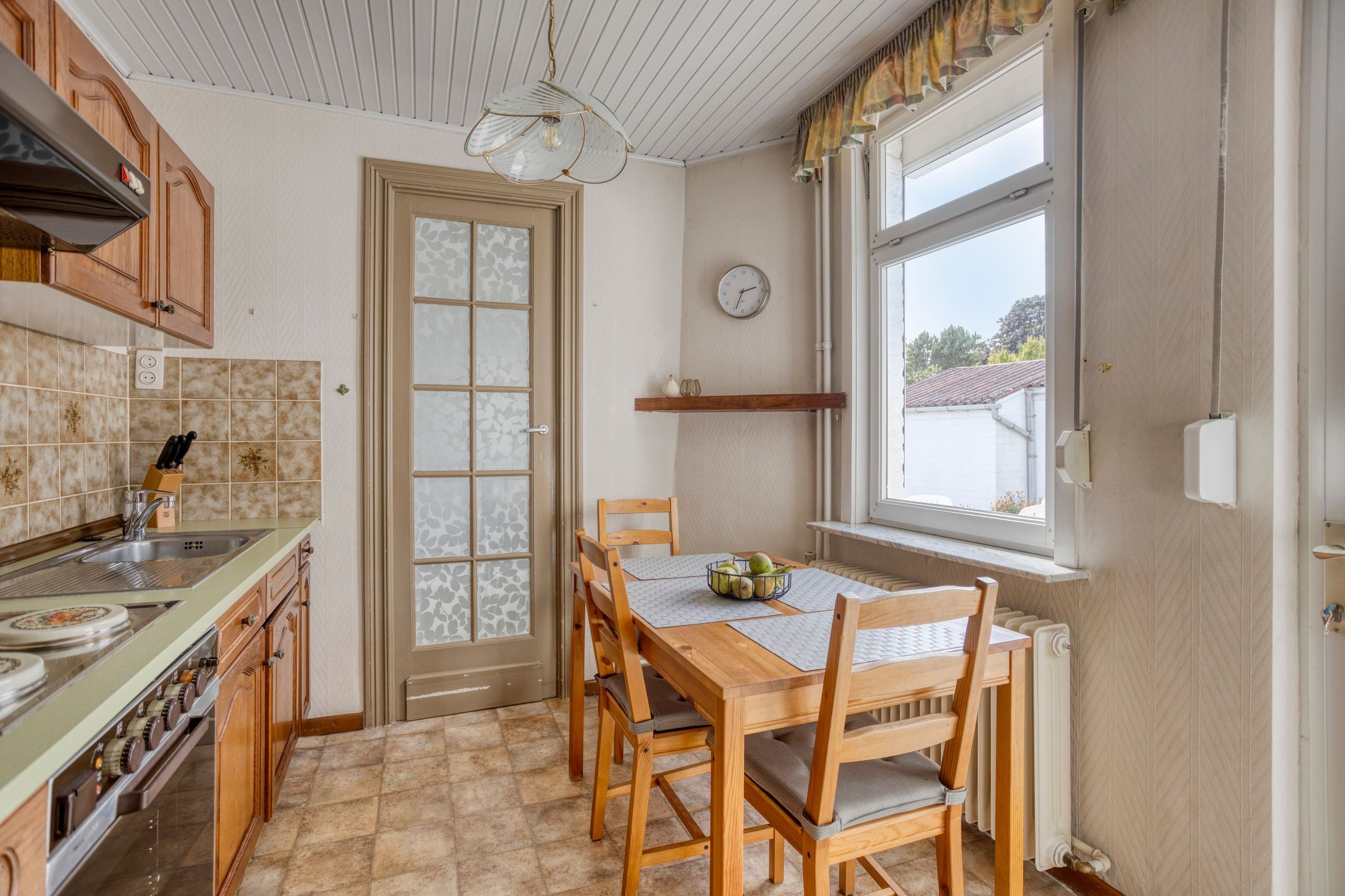 omvangrijk buiten, kansrijk binnen: woning te Bierbeek foto 6