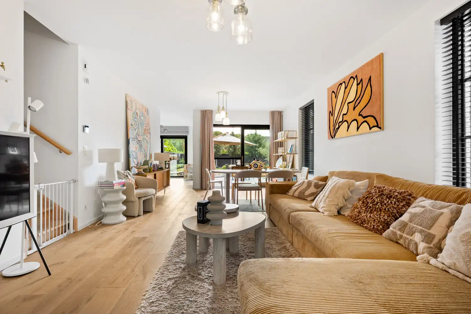 Half open bebouwing in een rustige wijk met 4 à 5 slaapkamers! foto 7