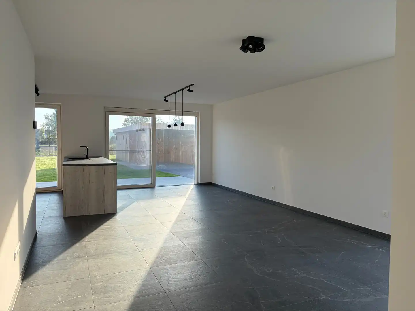 Energiezuinige nieuwbouwwoning met carport. foto 2