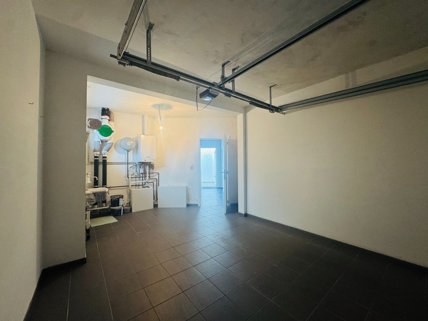 2 slaapkamerappartement  met inpandige garage foto 9