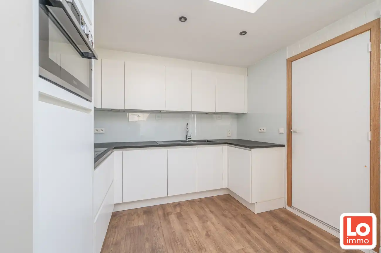 VERKOCHT!! Leuke gezellige starterswoning met aangename ruime stadstuin op een goede locatie tussen Gent en Oostakker centrum! foto 7