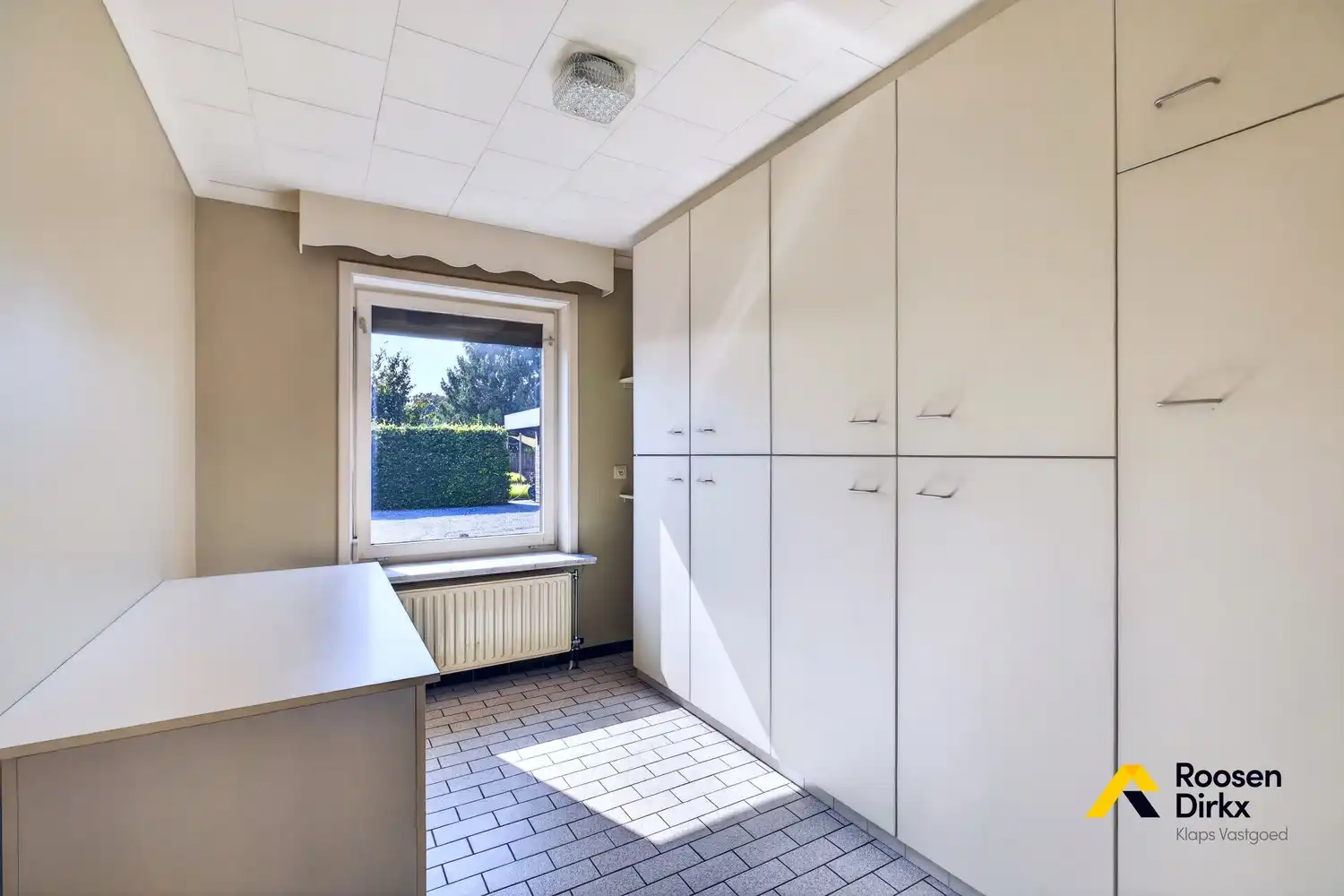 Rustig gelegen degelijke gezinswoning met 3 slaapkamers op perceel van bijna 10a foto 16
