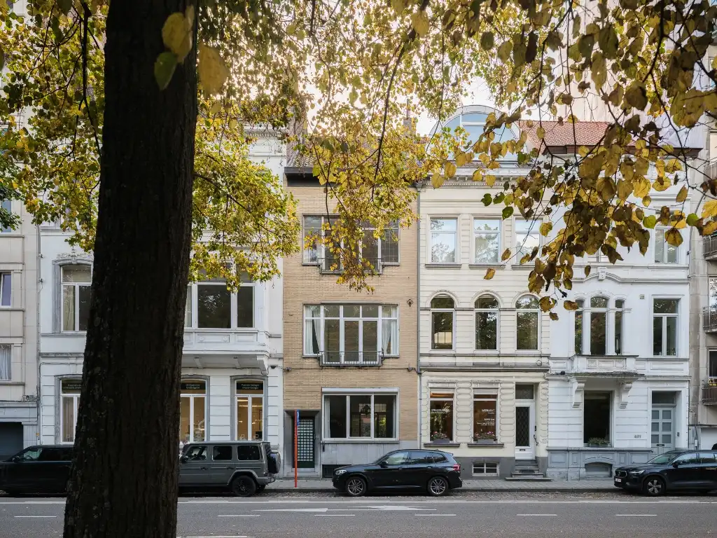 Statige, karaktervolle stadswoning met zicht op het Zuidpark foto {{pictureIndex}}
