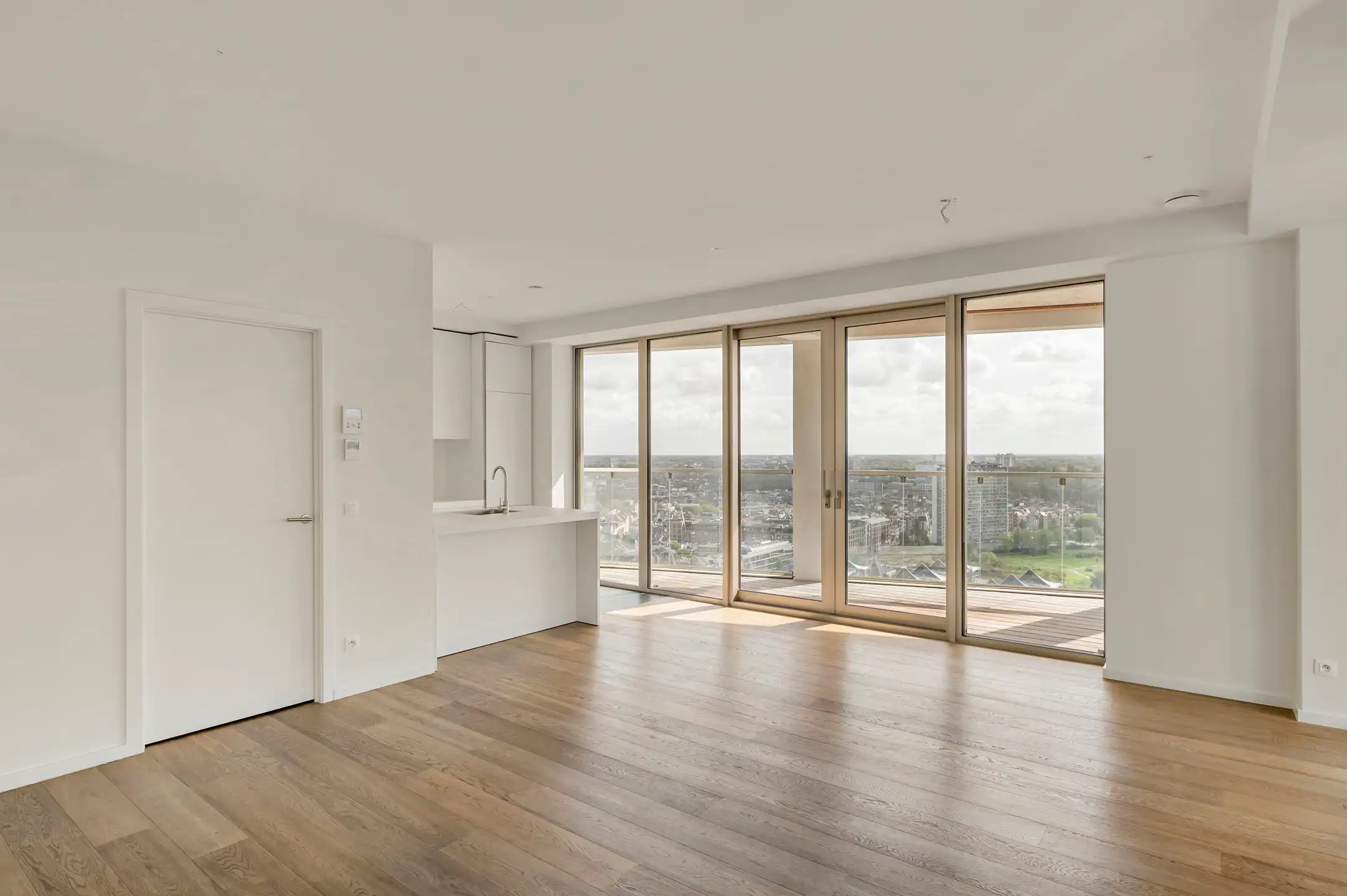 Uitzonderlijk hoekappartement op de 23ste verdieping met zicht over de skyline van Antwerpen.&nbsp; foto 9