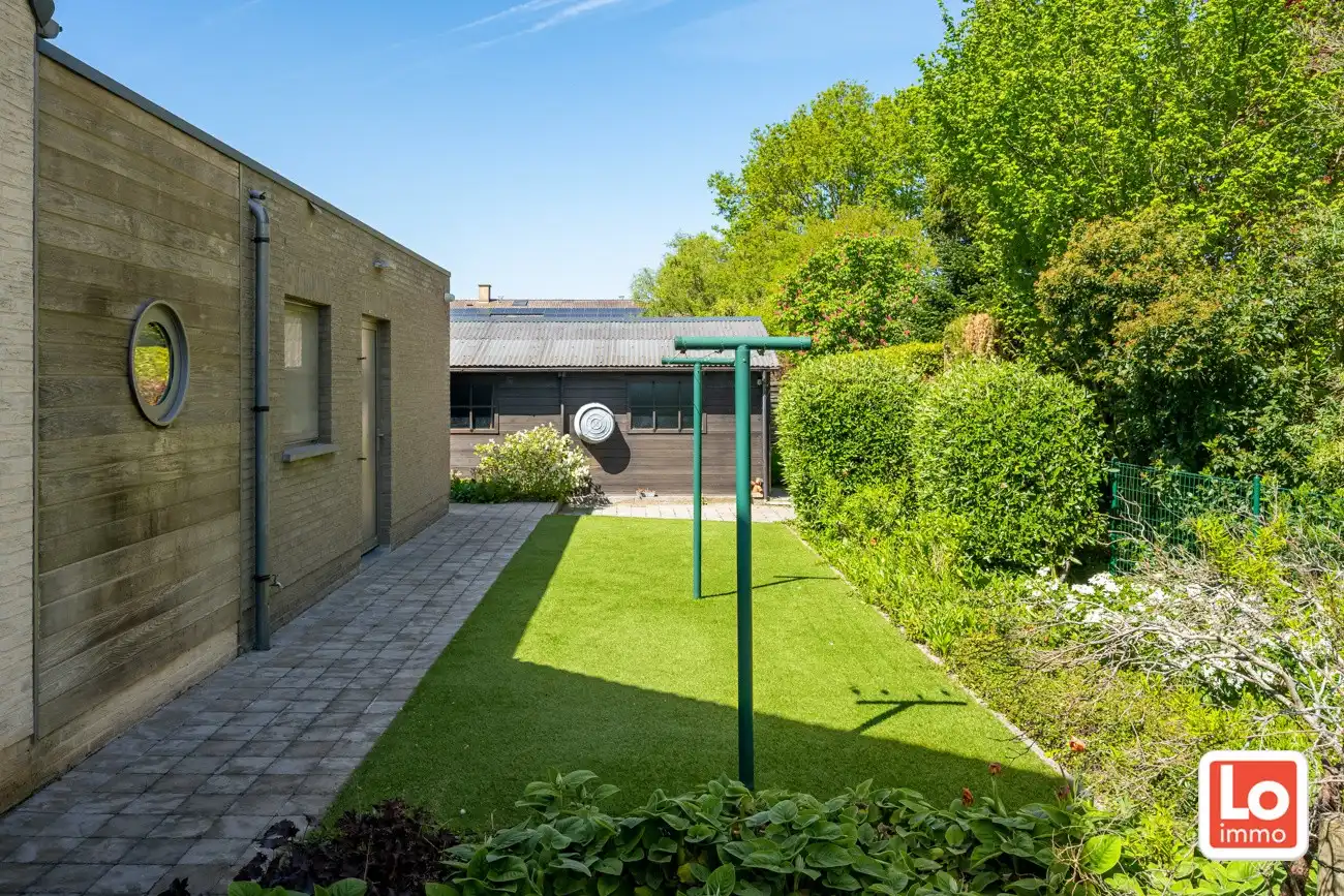 Instap klare open woning met ruime inpandige garage en gezellige tuin op een rustige locatie en toch nabij het centrum van Lochristi! foto 35