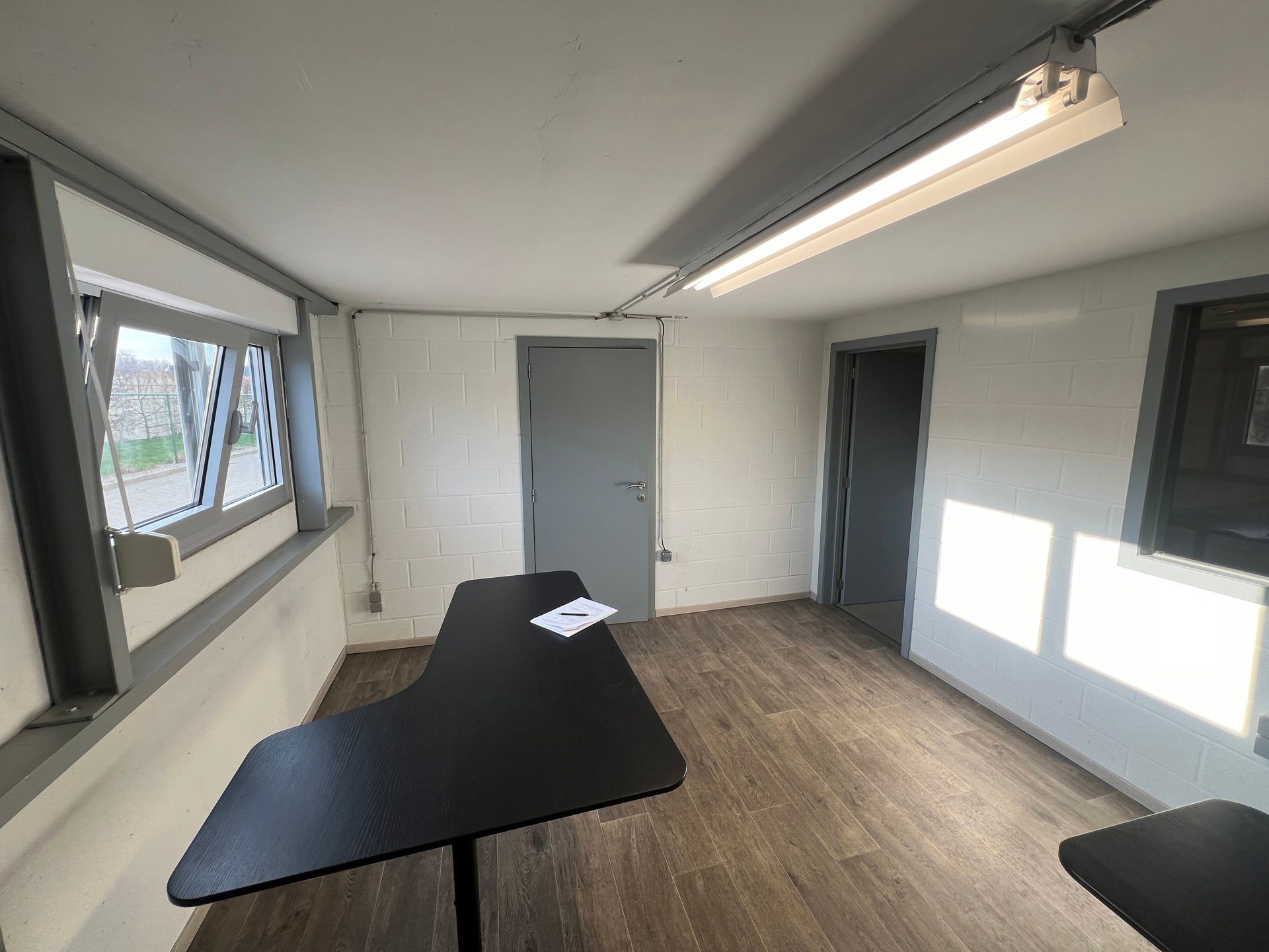 BEDRIJFSHAL VAN 150M² MET KANTOOR foto 7