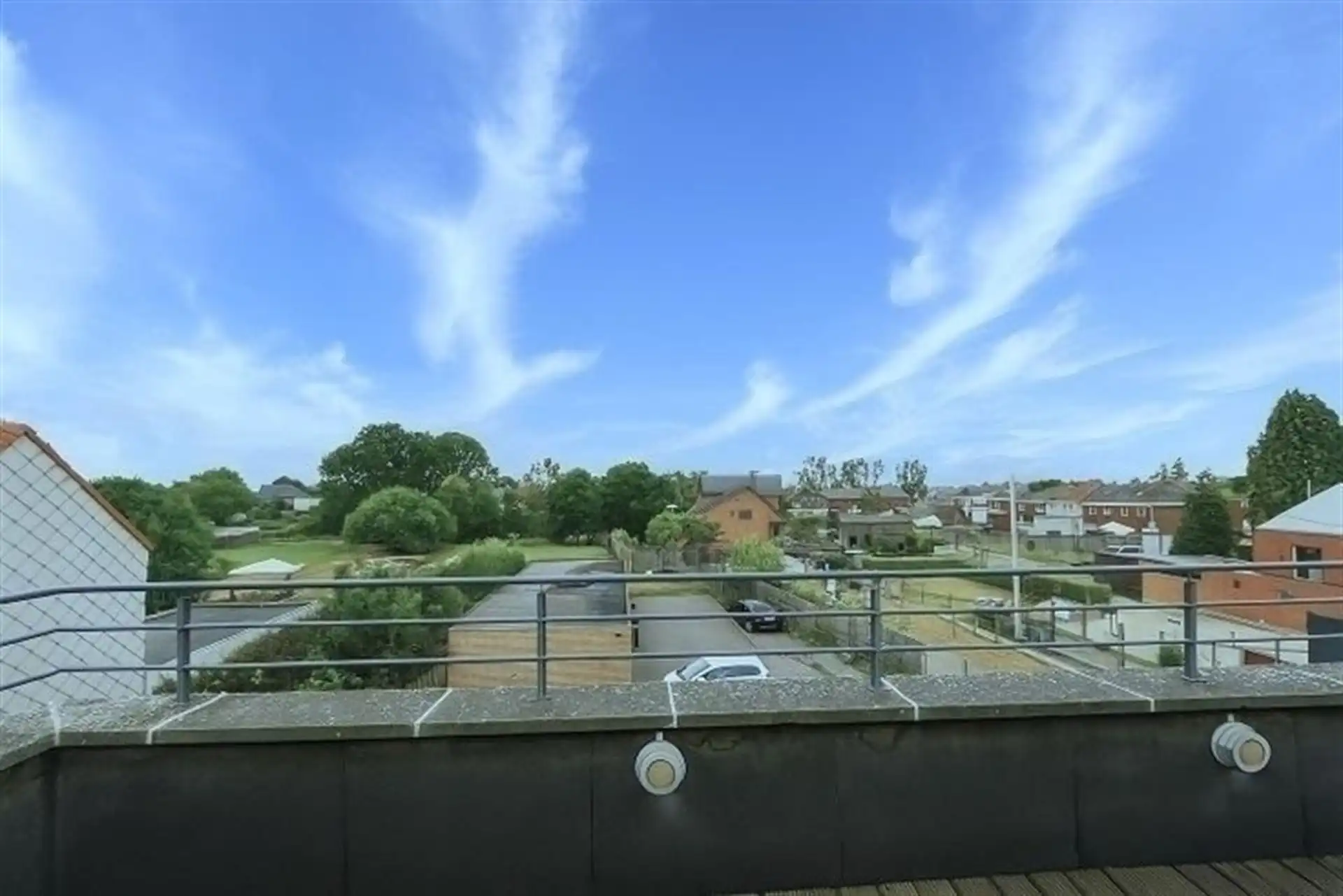 Centraal gelegen appartement met ruim terras! foto 3