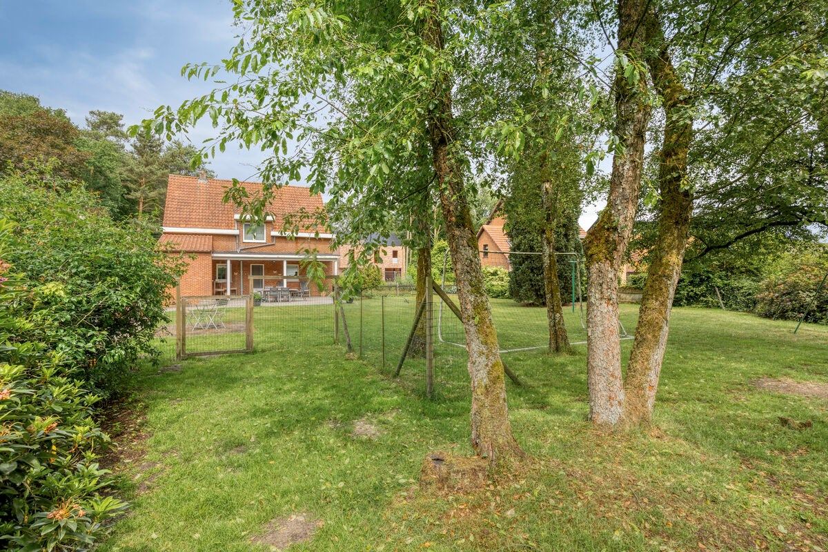 Rustig gelegen woning met oa 4 slpks op een mooi breed perceel van 21 are. foto 29