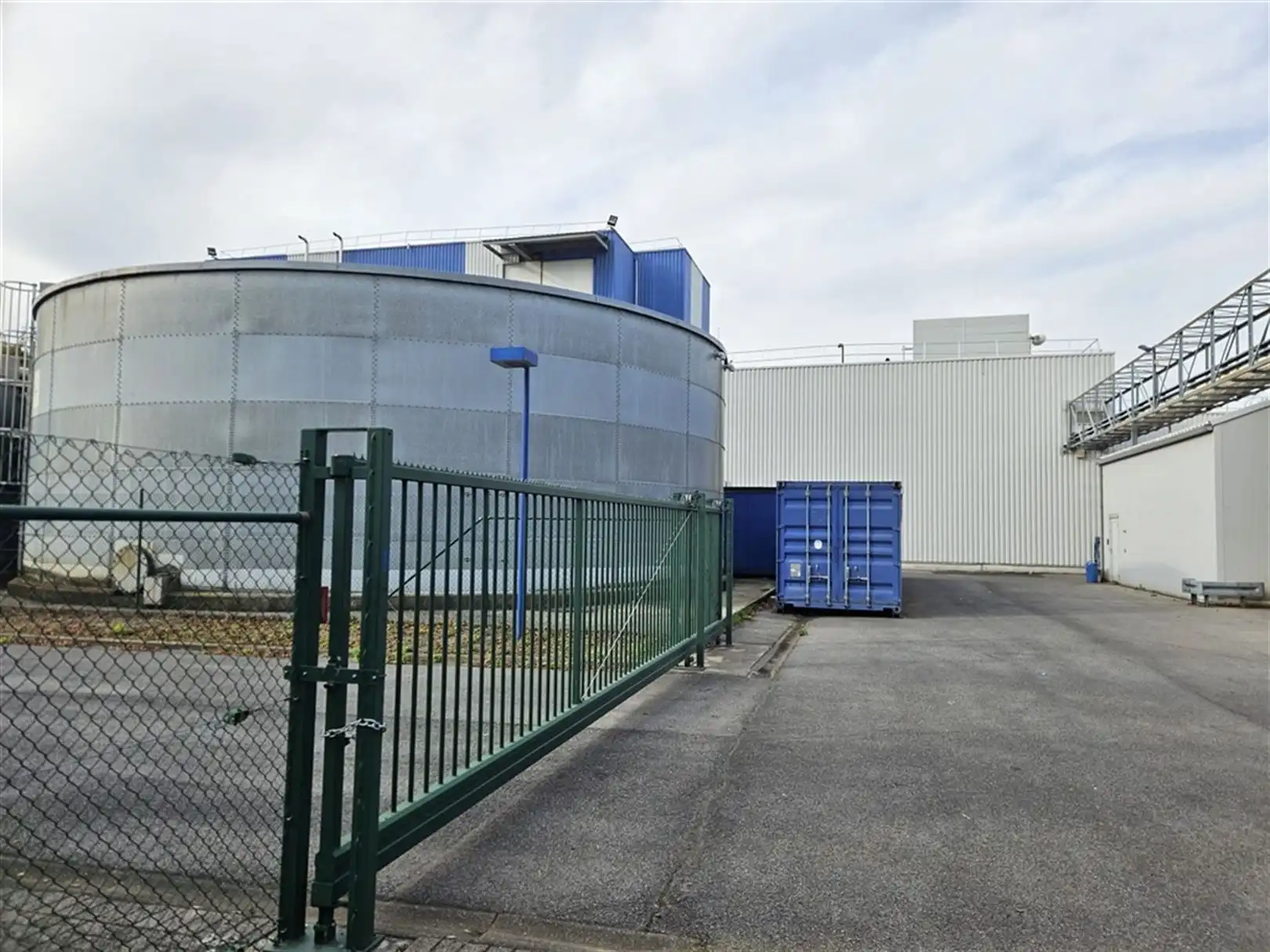 Fabrieksgebouw te Komen foto 16