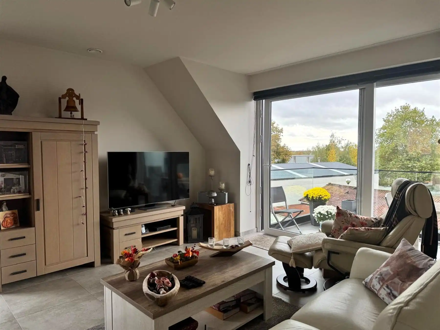 instapklaar en lichtrijk appartement met twee slaapkamers en grote zolder in Zwevegem foto 7