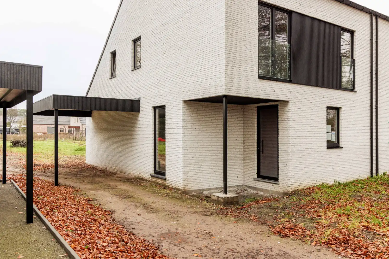 Energiezuinige halfopen bebouwing met ruime tuin foto 5