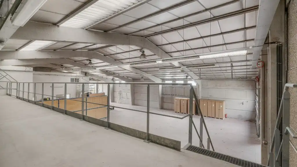 Bedrijfspand met optioneel woonst te huur in Dikkelvenne foto 7