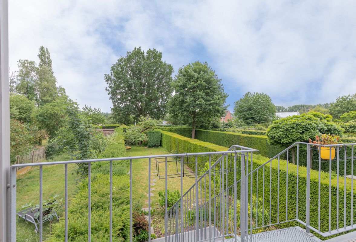 Statige woning met tuin in centrum Dendermonde foto 19