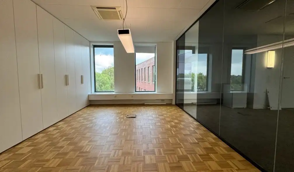 Ingedeelde kantoorruimte te huur vlakbij afrit E17 in Zele foto 10