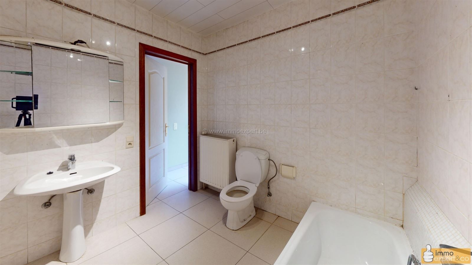 NINOVE: Centraal gelegen woning met 2 slpks, garage en koer foto 7