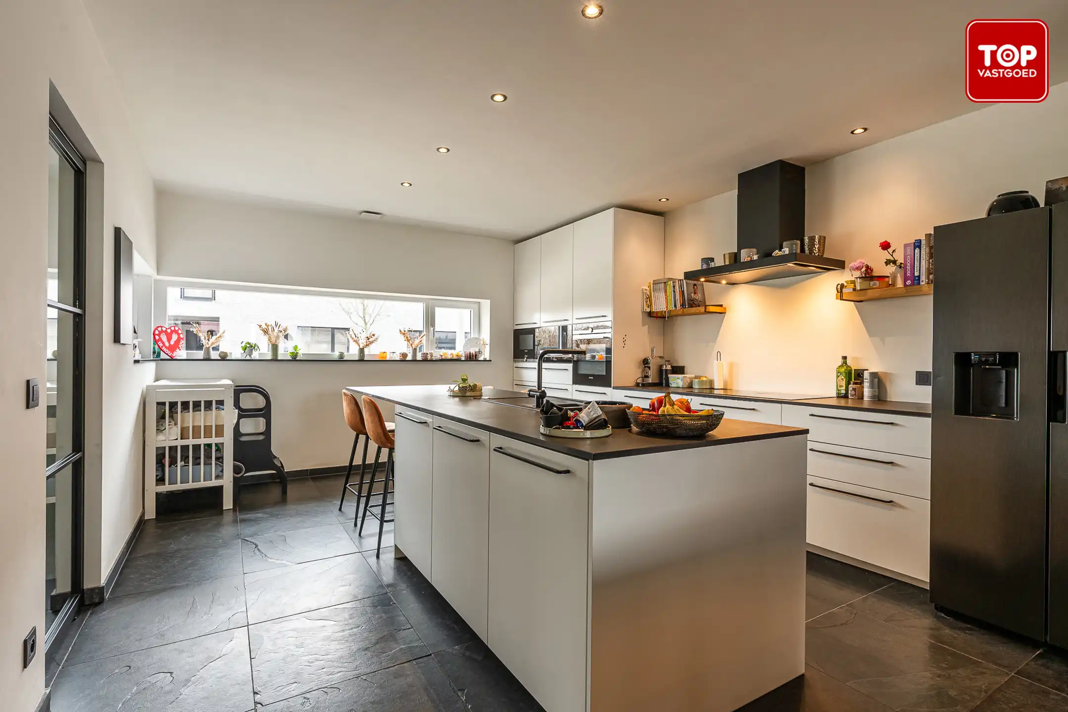 Stijlvolle en energiezuinige gezinswoning met hoogwaardige materialen en zonnige tuin foto 4