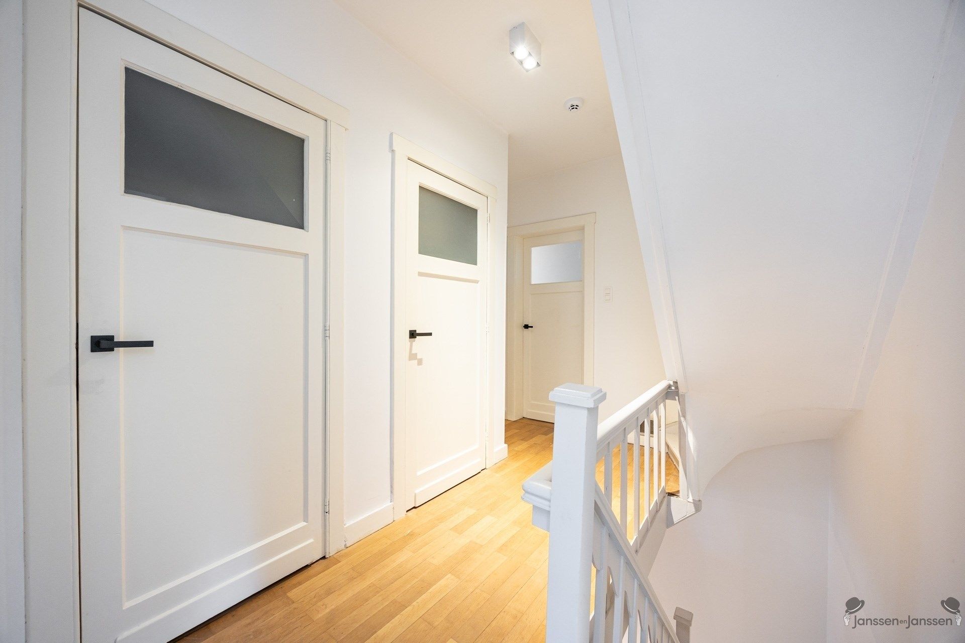 Exclusieve villa op 10.500 m² op residentiële toplocatie foto 16