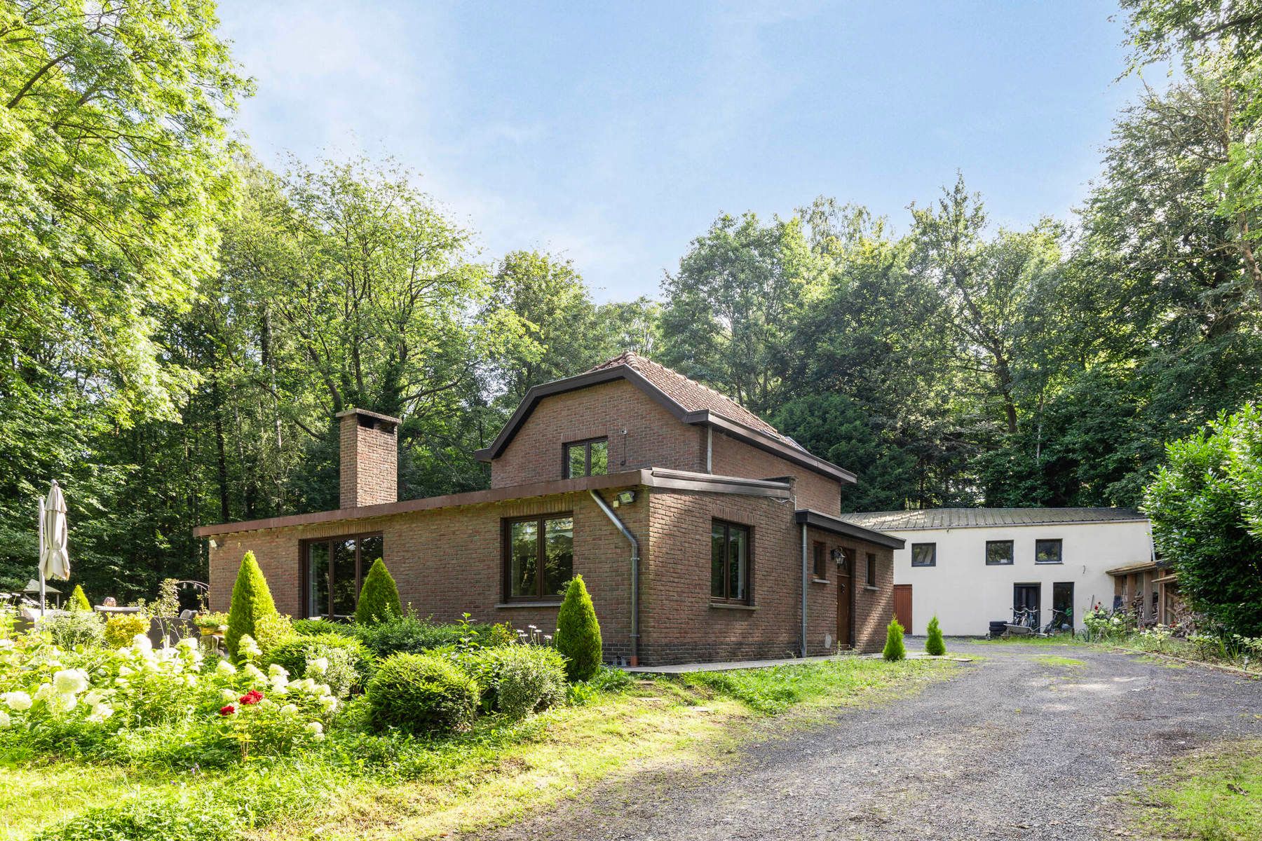 Unieke woning te midden van het prachtige Kamerijkbos foto 3