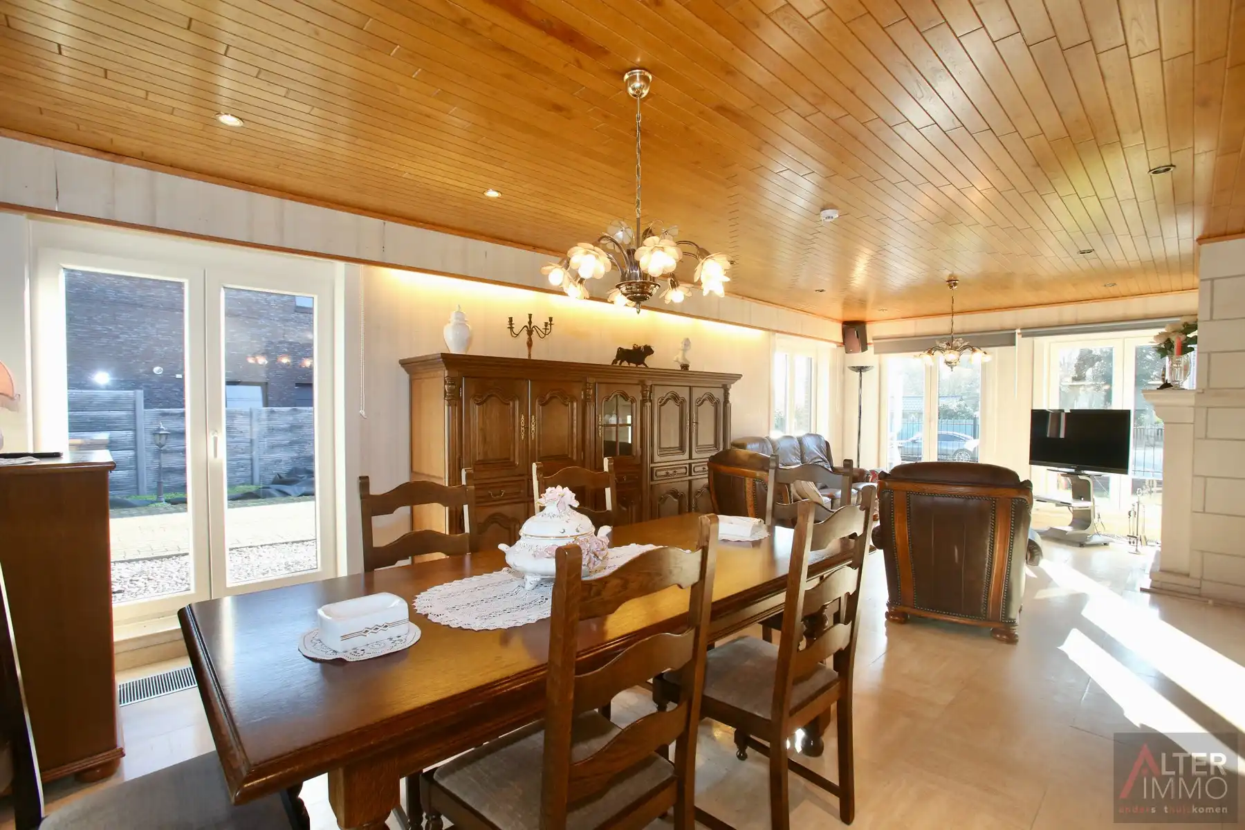 Opportuniteit! Gelijkvloerse woning met 3 slaapkamers op een groot en breed perceel (30 m) van 25a 65ca - EPC makkelijk te verbeteren! foto 4