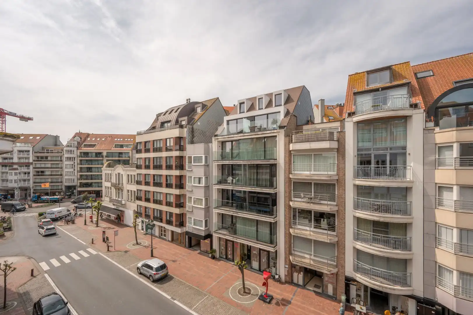 Ruim recent appartement met terras op centrale gegeerde ligging in het Zoute (Dumortierlaan) foto 7