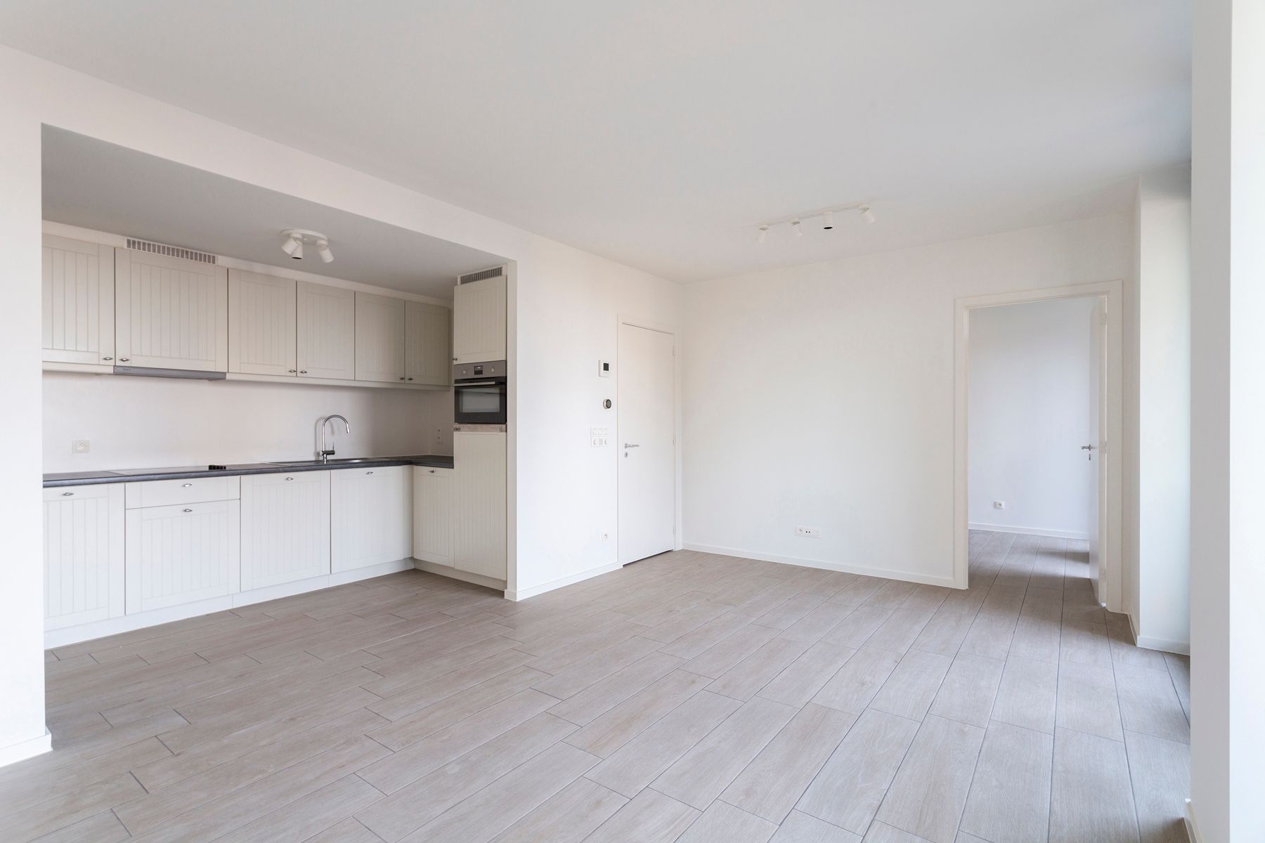 Modern 1-slpk appartement met terras in residentie Cadiz foto 2