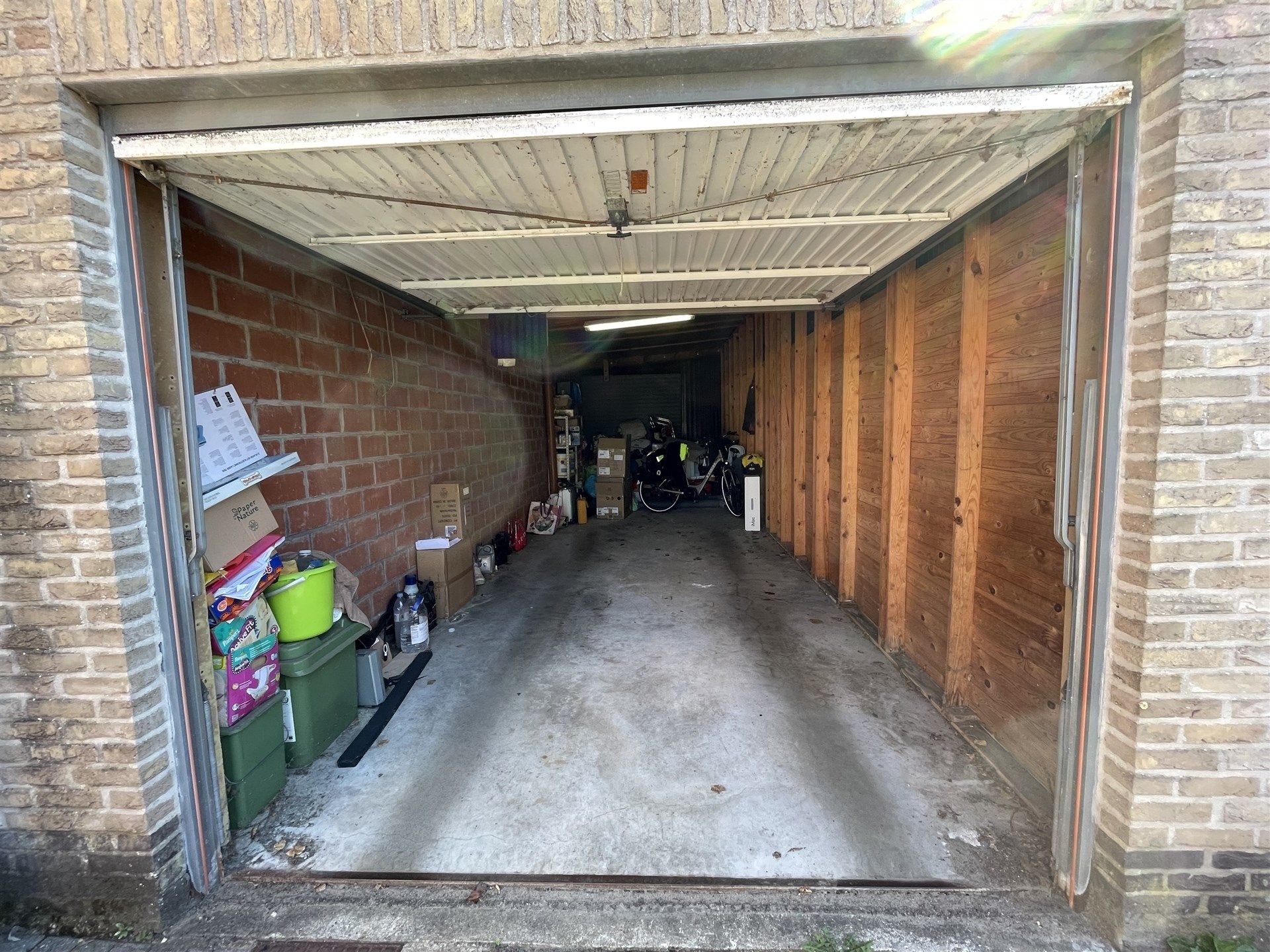 Gunstig gelegen 2 slaapkamer duplex appartement met garage.  foto 23