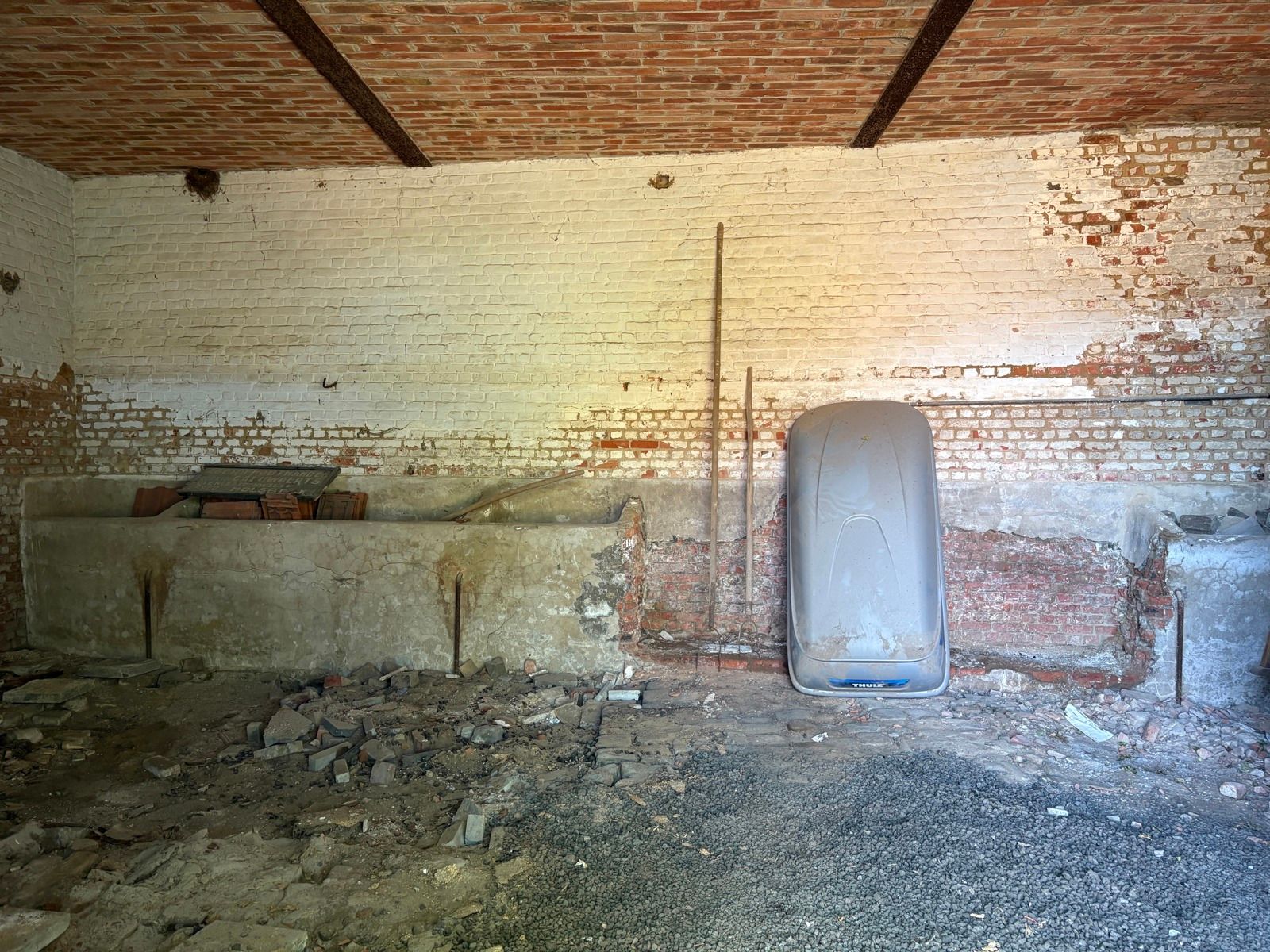 Te renoveren woning met veel potentieel  foto 23