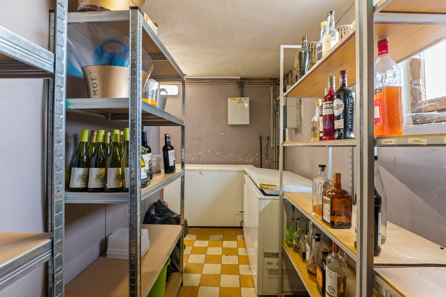 Handelspand met feestzaal en woonst op toplocatie foto 17