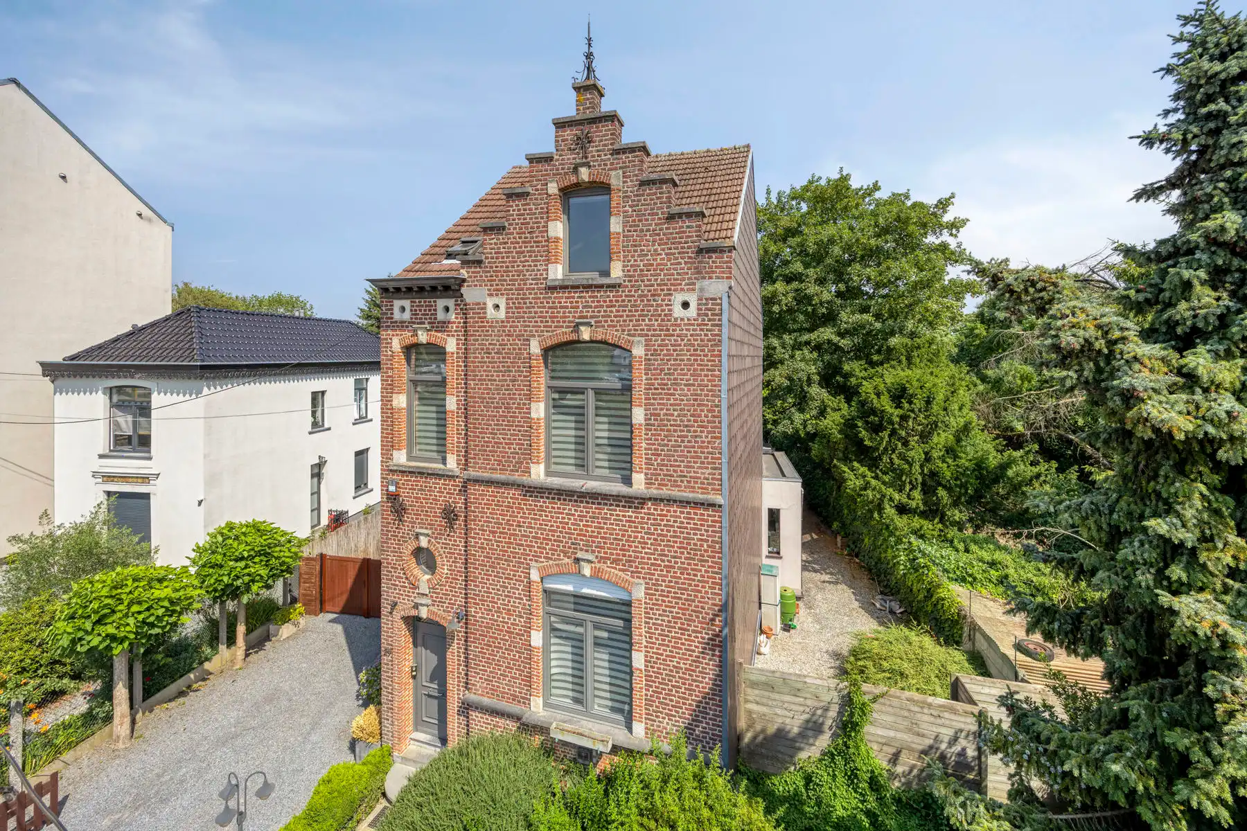 Authentieke herenwoning met 4 slaapkamers en prachtige tuin foto {{pictureIndex}}