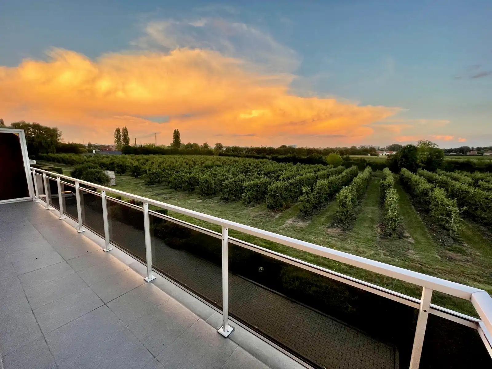 Mooi appartement nabij centrum Tienen met 2 slpks en garage. foto {{pictureIndex}}