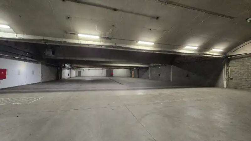 Bedrijfsgebouw te huur foto 2