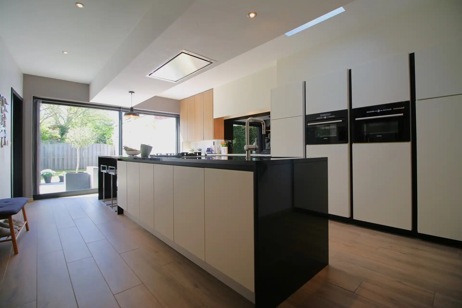 Instapklare gerenoveerde woning met 4 slpks. en aparte garage in doodlopende straat foto 8