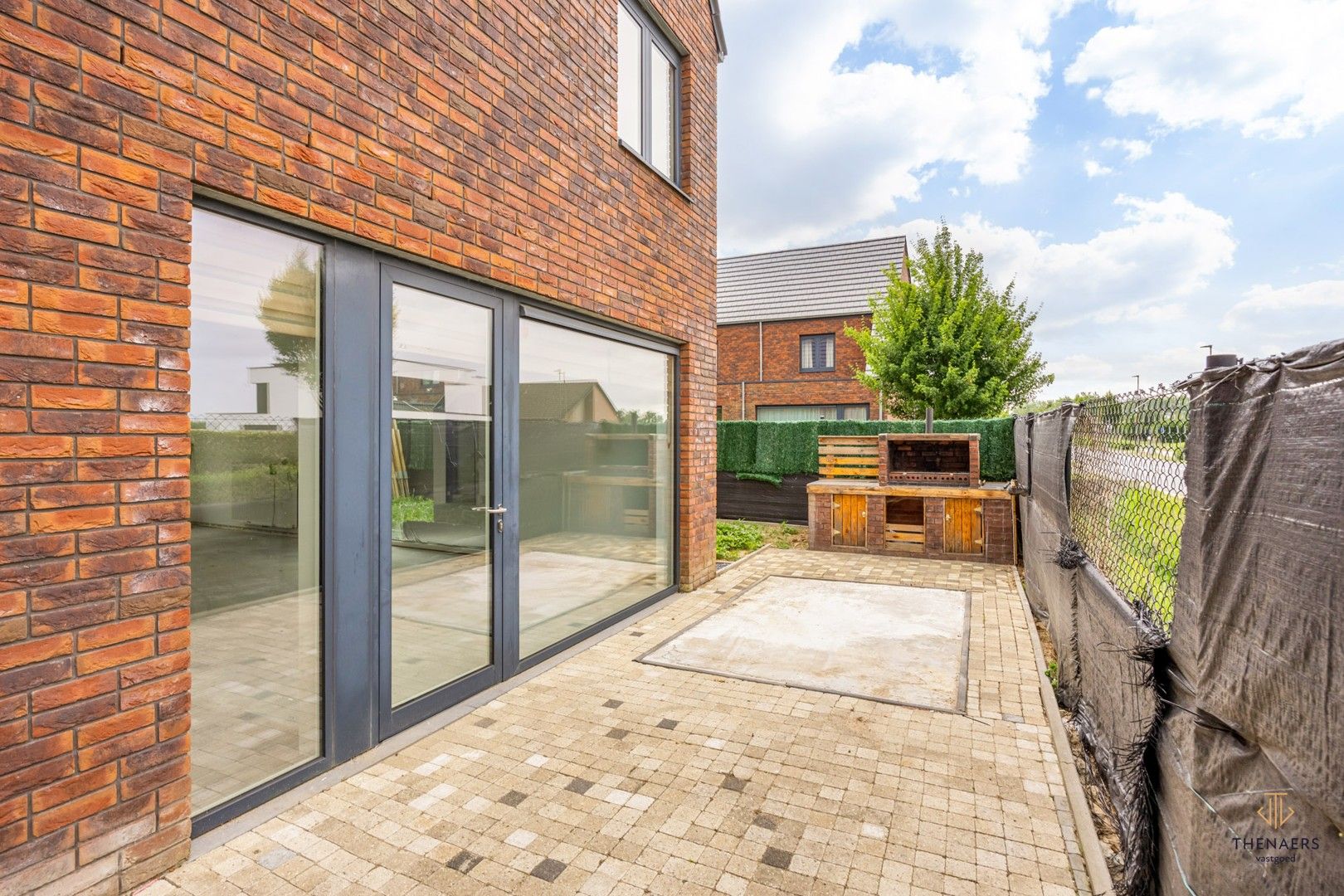Moderne half‑open bebouwing met 3 slaapkamers op een rustige ligging. foto 20